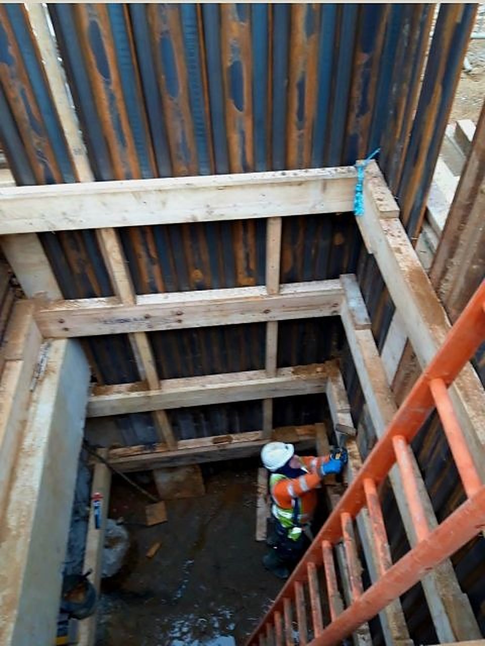 Sheet piled shaft with timber walings